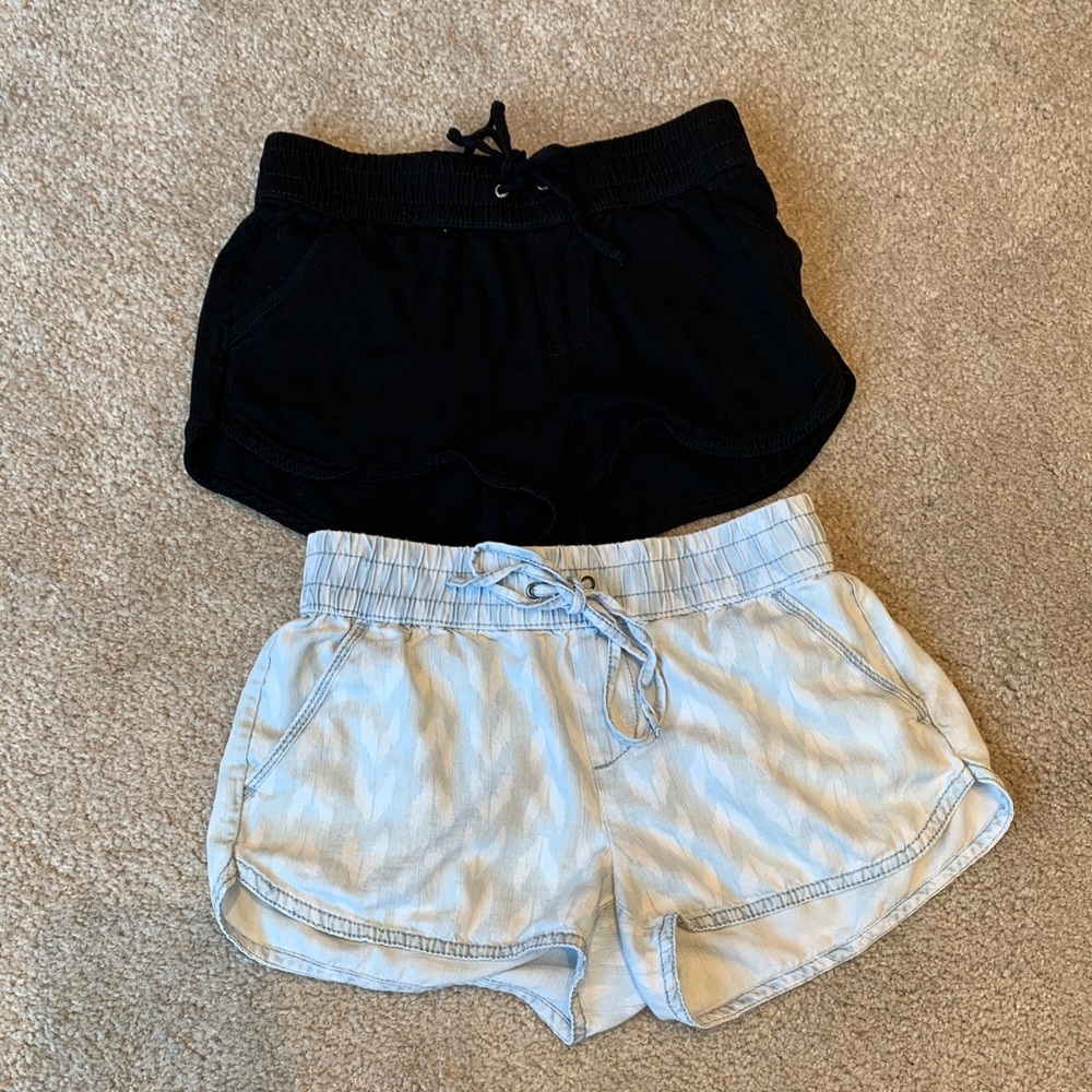 SO XS shorts light blue and black